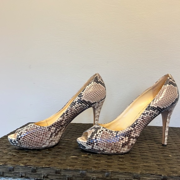 Kate Spade snakeskin womens size 91/2 peep toe heel. Great condition. - Picture 3 of 6